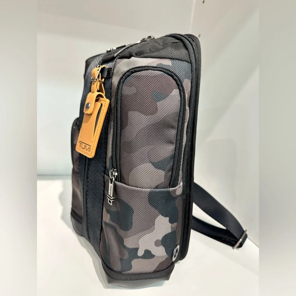 Brand New with Tag TUMI Higgins Sling Khaki Camouflage - Picture 3 of 5